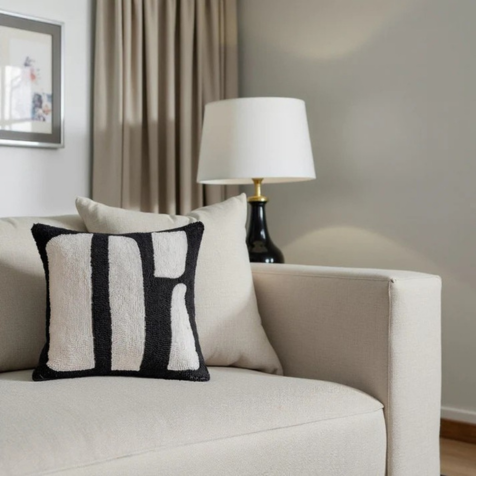 Decoratieve Kussen met Zebra Patroon – Wilde en Elegante Touch