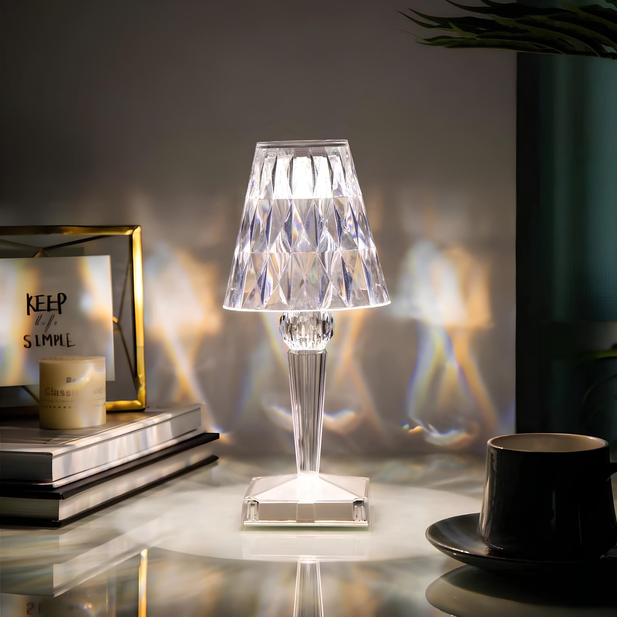 Lampă de birou cristalină – eleganță modernă și atmosferă caldă 
