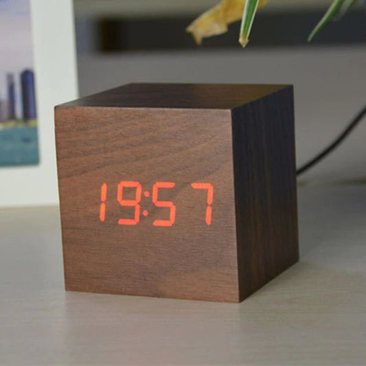 Digitale Würfeluhr – Minimalistisches Design und LED-Anzeige 