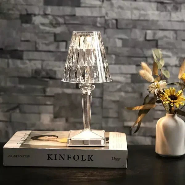 Lampă de birou cristalină – eleganță modernă și atmosferă caldă 