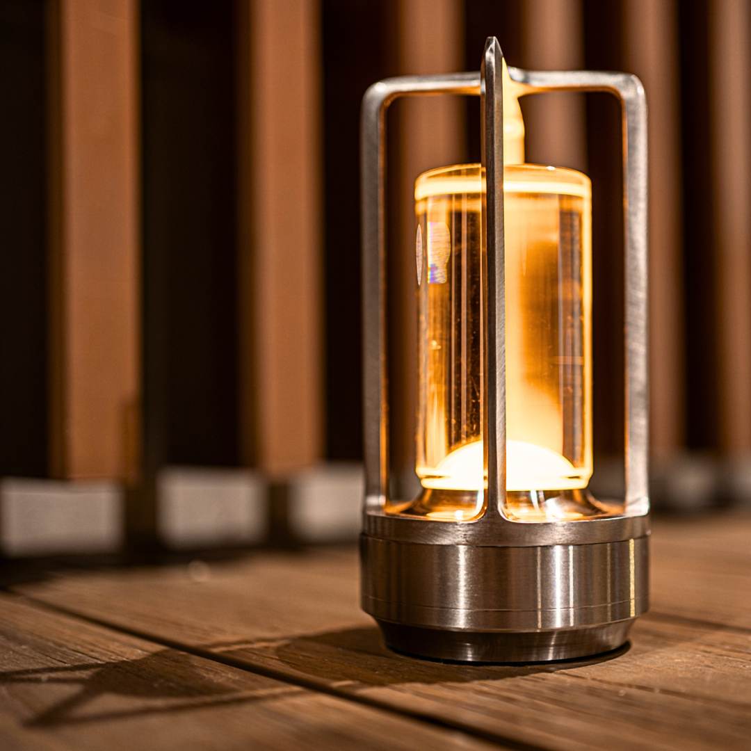 Tischlampe mit Akku – Gedämpftes Licht und zeitloser Stil 