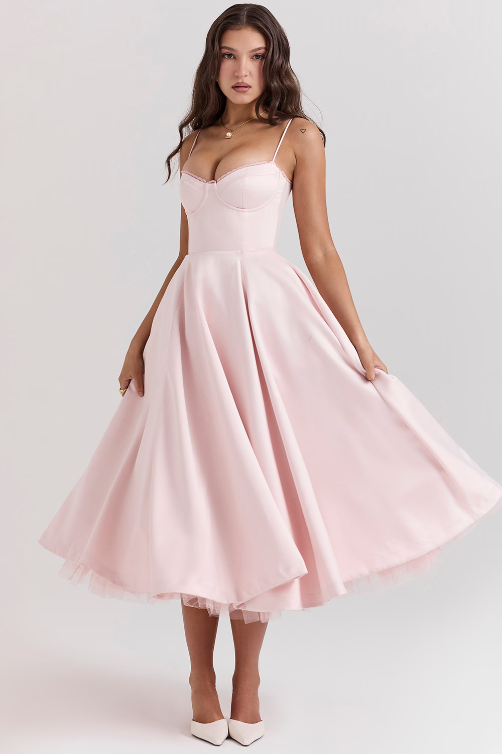 Lory | Midi-Kleid mit Trägern – Glamouröser Klassiker und Leichtigkeit 