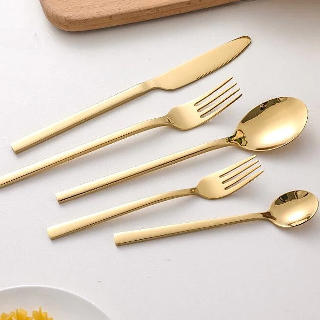 Kompletný set príbora – elegantné kusy pre rafinovaný stôl 