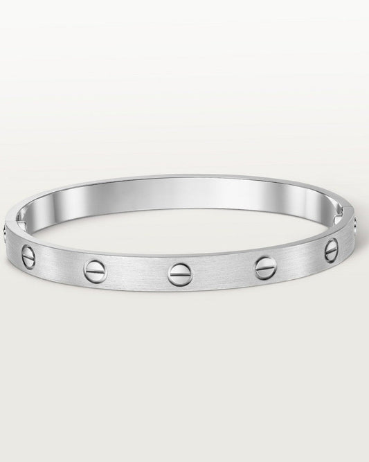 Armband i hård stil – Finishing Silver och raffinerad stil 