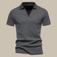Justin | Polo Clásico – Cuello V y Look Polivalente 