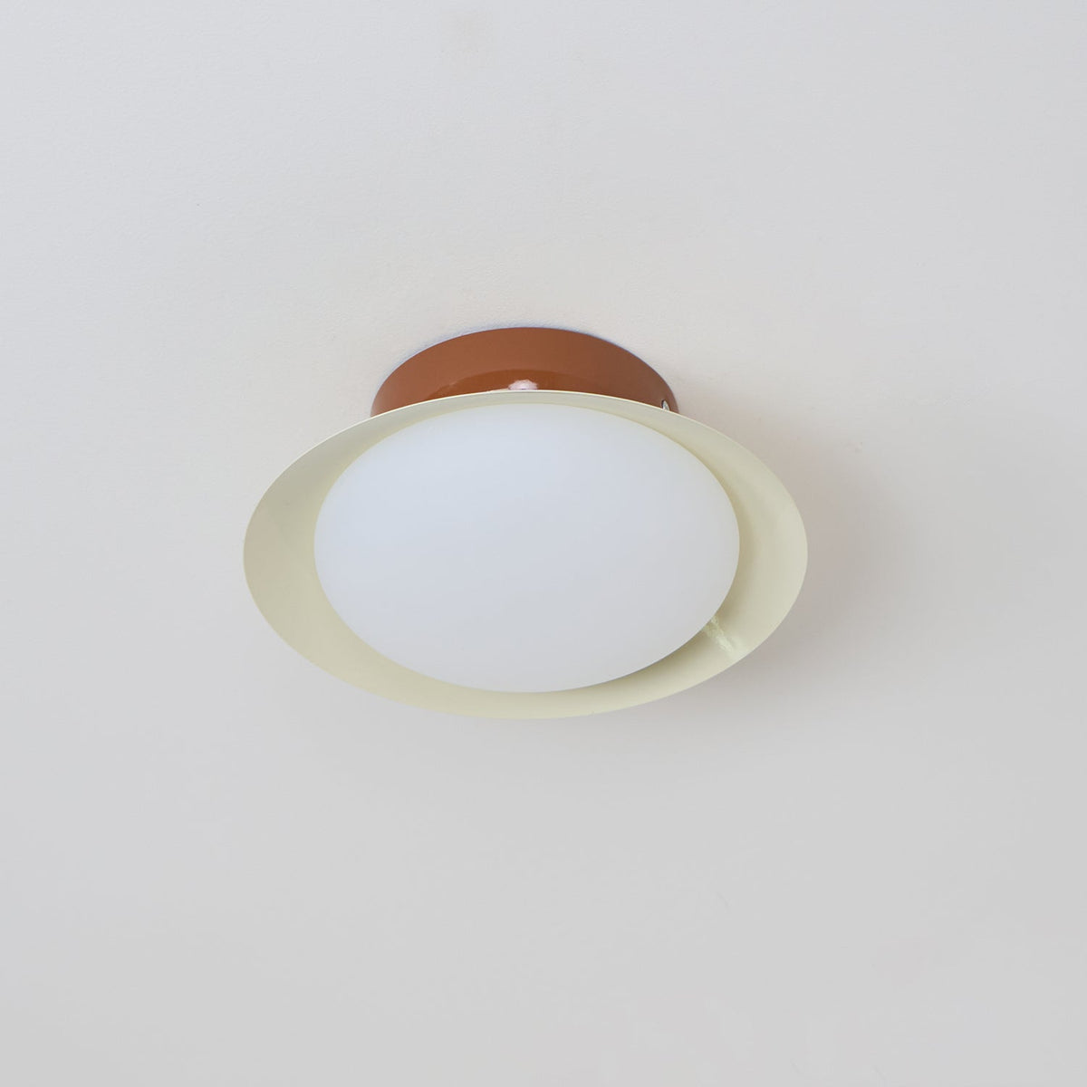 Plafoniera rotonda a LED - Bagliore naturale ed eleganza discreta