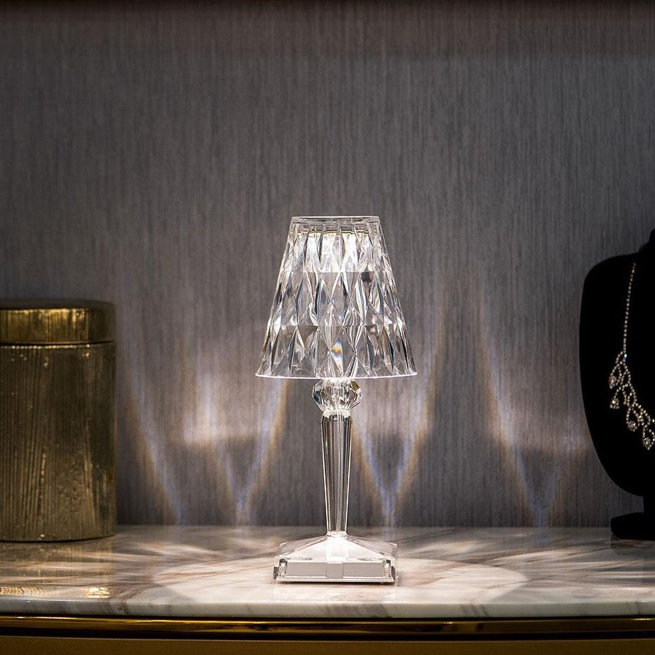 Lampă de birou cristalină – eleganță modernă și atmosferă caldă 
