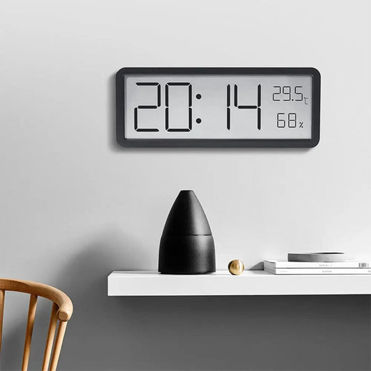 Digitale LED-Wanduhren – Klare Anzeige und integrierte Sensoren 