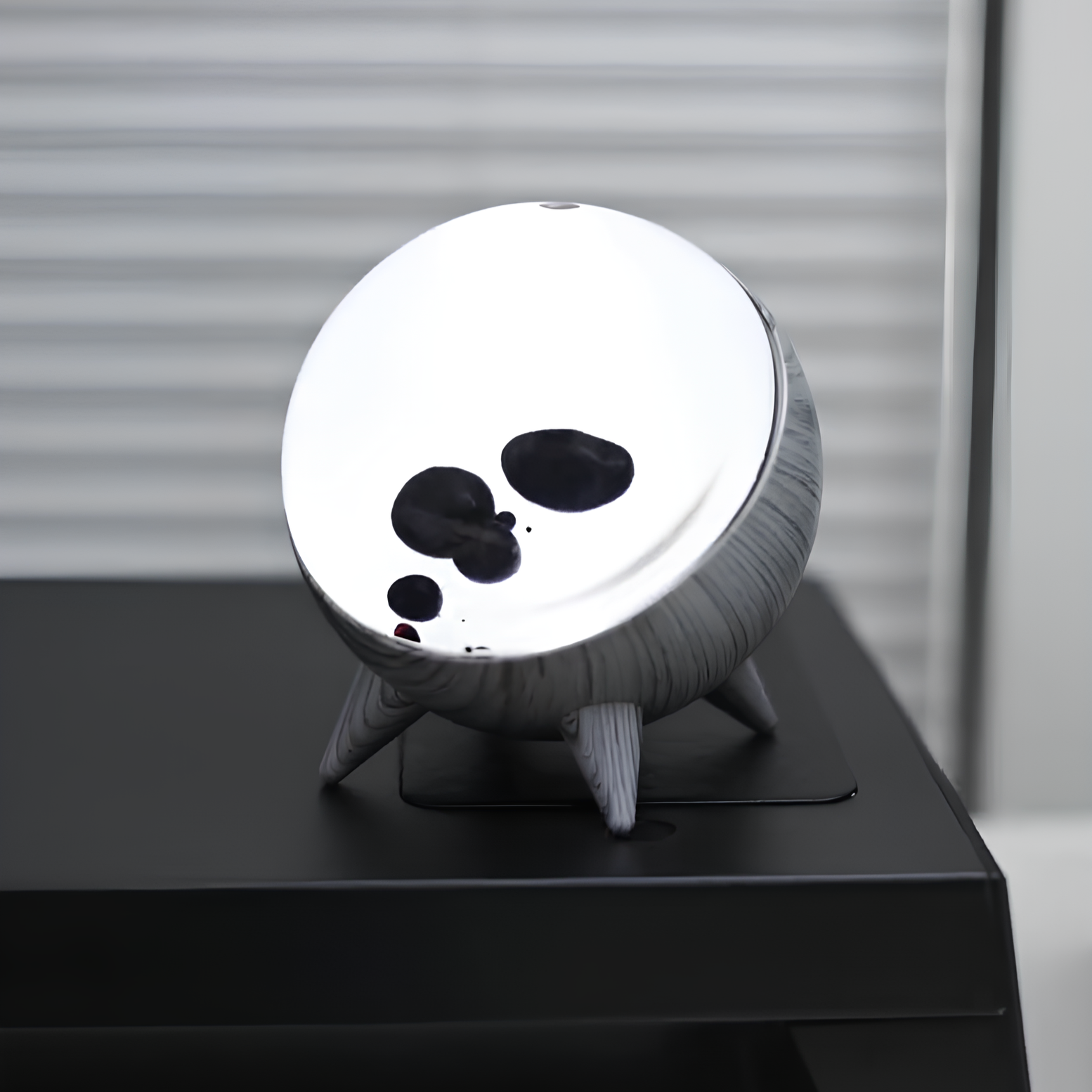 Lampă decorativă interactivă – joc de lumini și design unic 