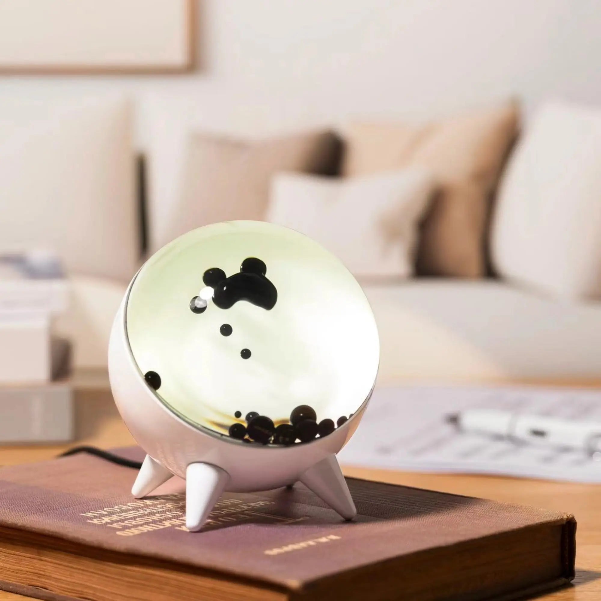 Lampă decorativă interactivă – joc de lumini și design unic 