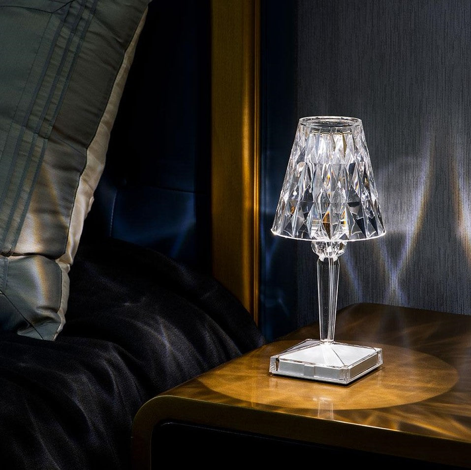 Lampă de birou cristalină – eleganță modernă și atmosferă caldă 