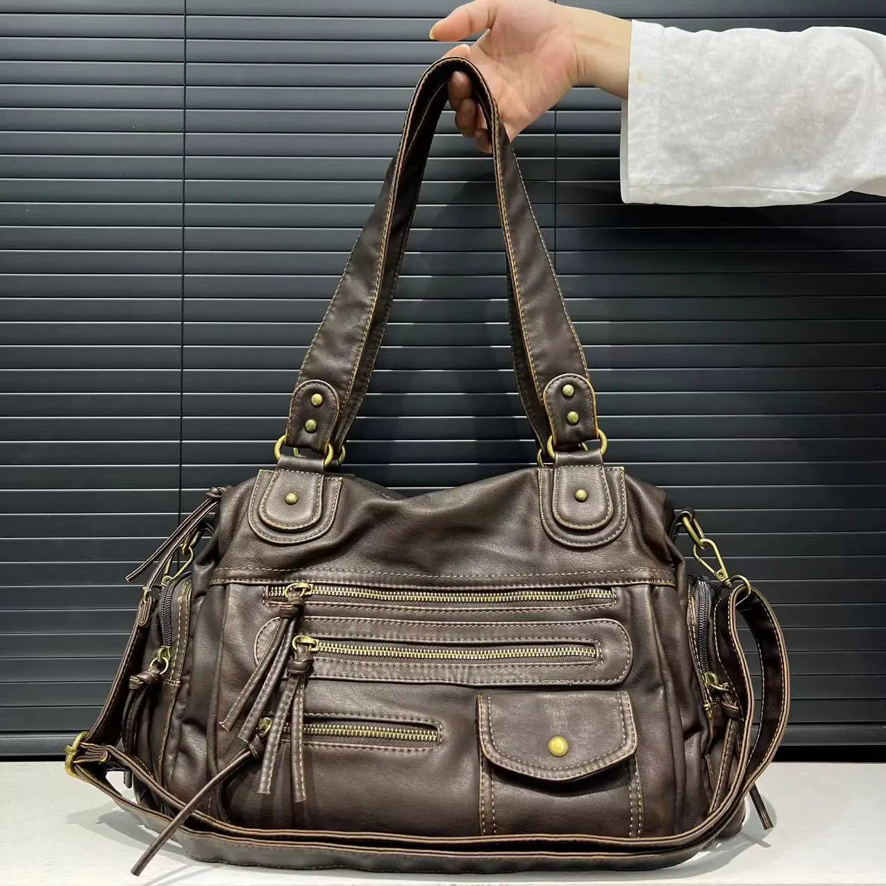 Clara | Retro Olkalaukku – Ajaton Eleganssi Ja Vintage-tyyli 