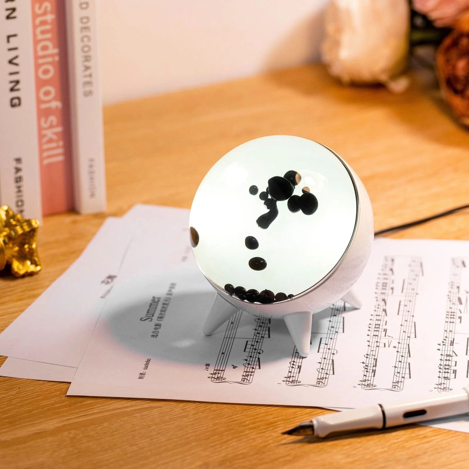 Lampă decorativă interactivă – joc de lumini și design unic 