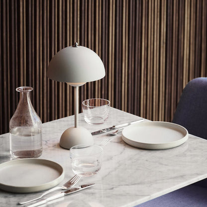 Tischlampe Tragbar – Modernes Design und mobiles Licht 