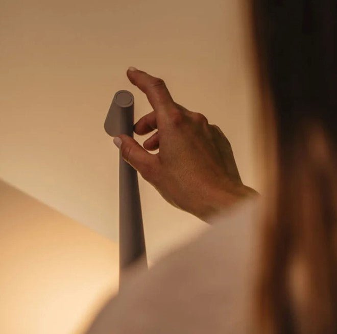 Drahtlose LED-Tischlampe – Minimalistisches und elegantes Design 