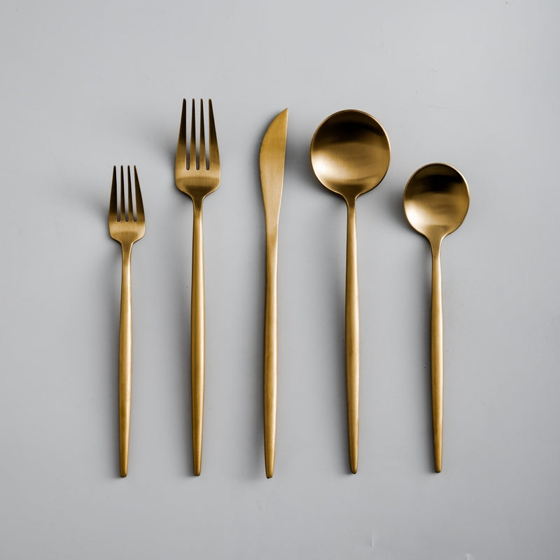 Ensemble De Couverts – Style Épuré Et Fonctionnel