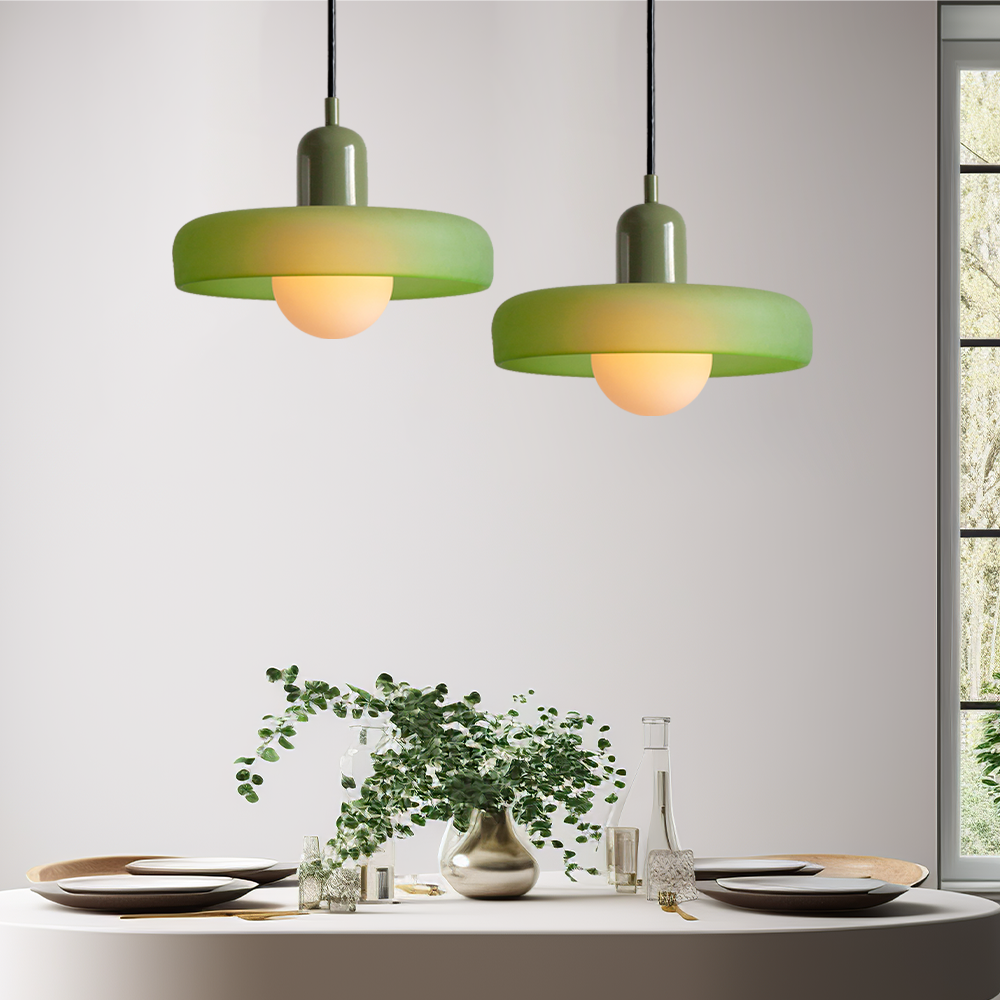 Lampa dekoracyjna wisząca – żywe kolory i bohemski duch 