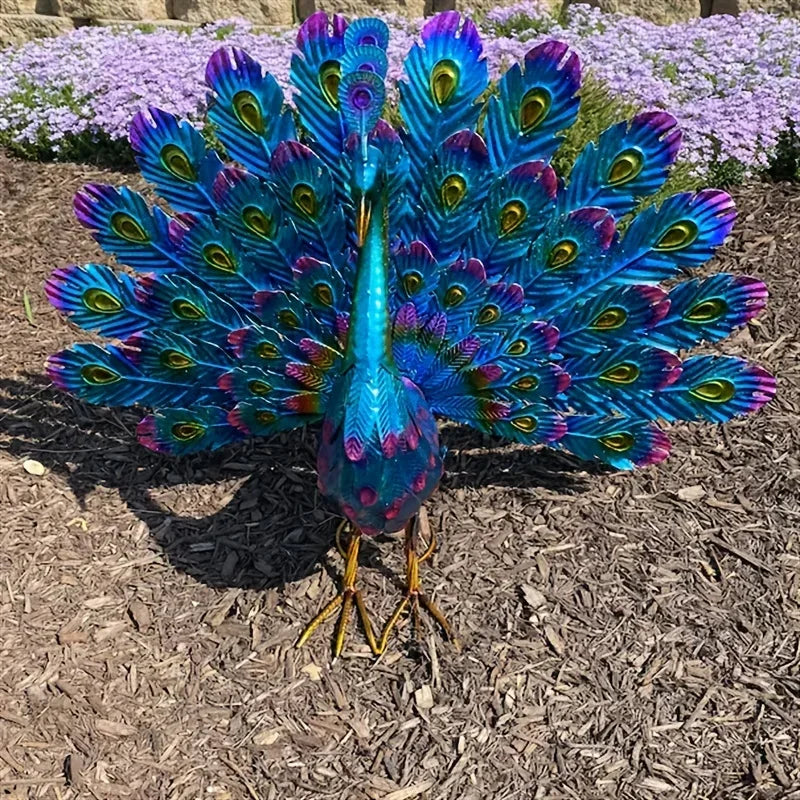 Scultura Pavone Maestoso – Simbolo Di Bellezza E Prestigio 