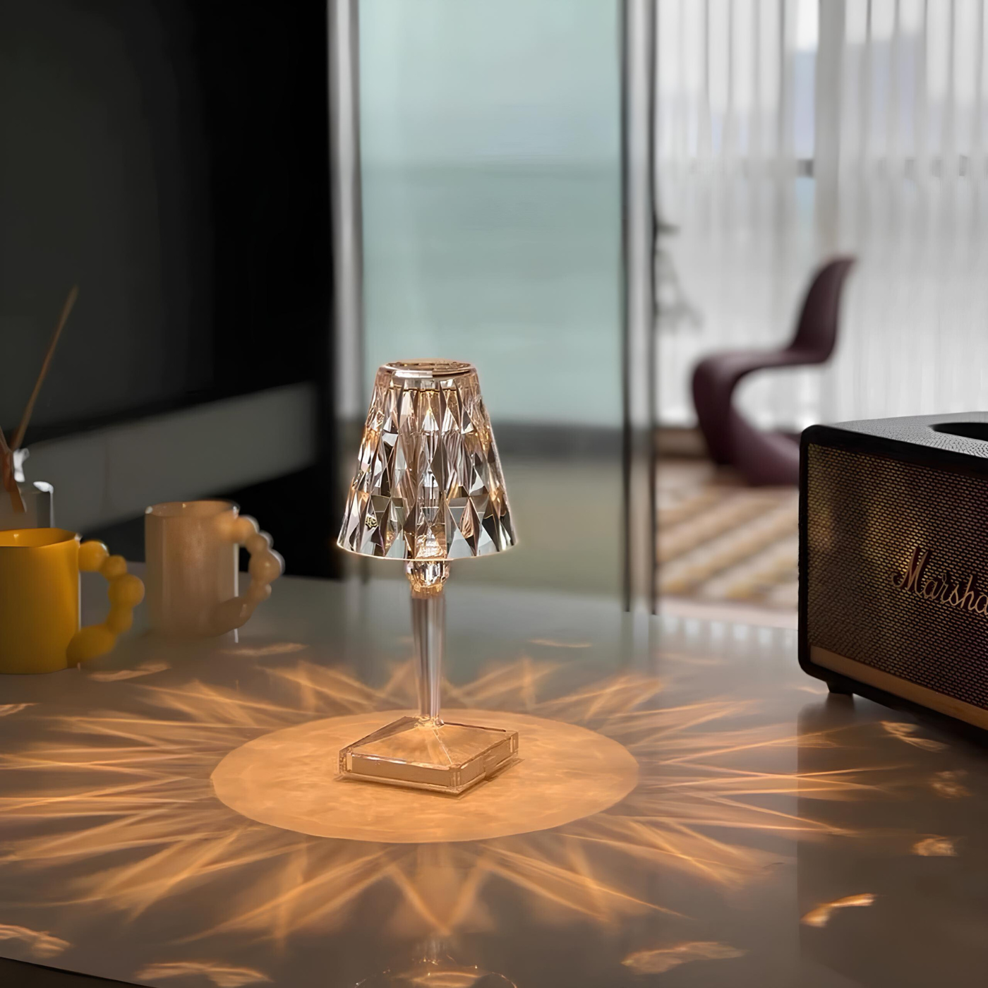 Lampă de birou cristalină – eleganță modernă și atmosferă caldă 