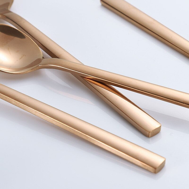 Kompletný set príbora – elegantné kusy pre rafinovaný stôl 