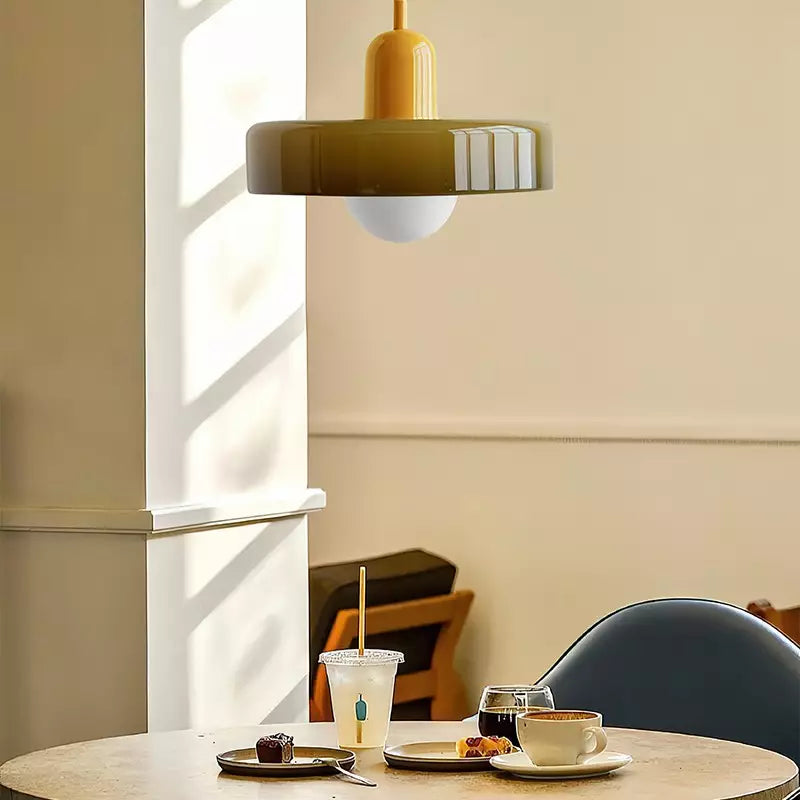 Farget Glasspendel – Forbedre Dine Rom Med Stil 