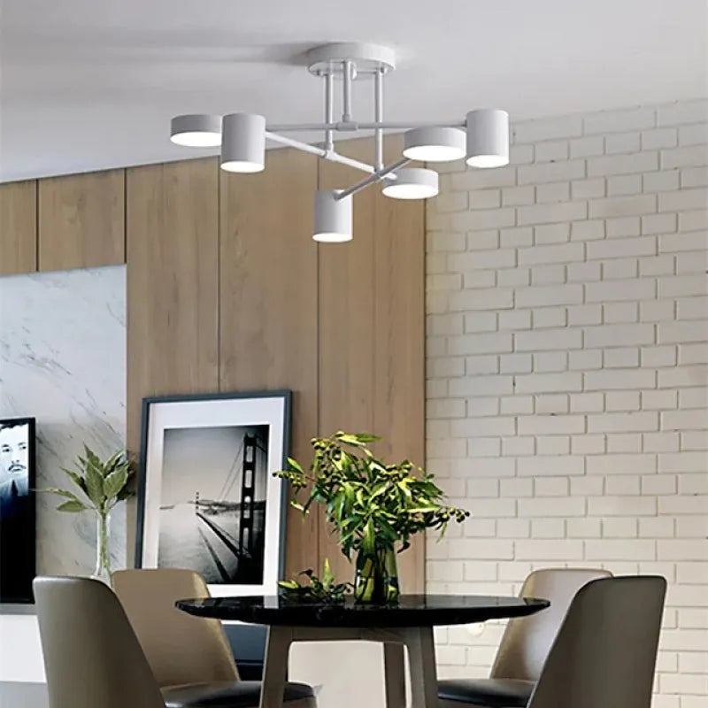 תקרת מודרנית עם 6 ראשי LED מתכוונים – תאורה רב-תכליתית ועיצוב שיקי 